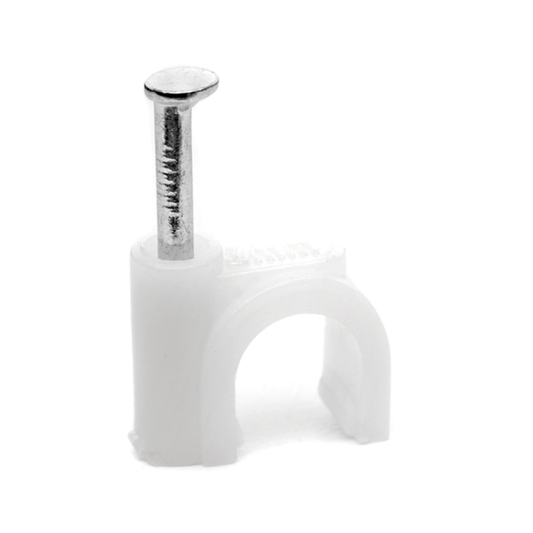 Fabricado de  Polipropileno.,Las grapas Argos te permite fijar y guiar el cable de tu selección sobre paredes o muros de preferencia lisos.,Las grapas pueden ser cuadradas para cable plano o redondas para cable coaxial o telefónico.,Resistentes a la luz ultravioleta, al impacto y a la flexión, con propiedades físicas y mecánicas inalterables ante los cambios de temperatura.,Tipo de clavo: Para concreto.,Largo del clavo: 2.5 cm,Clavo de 1”