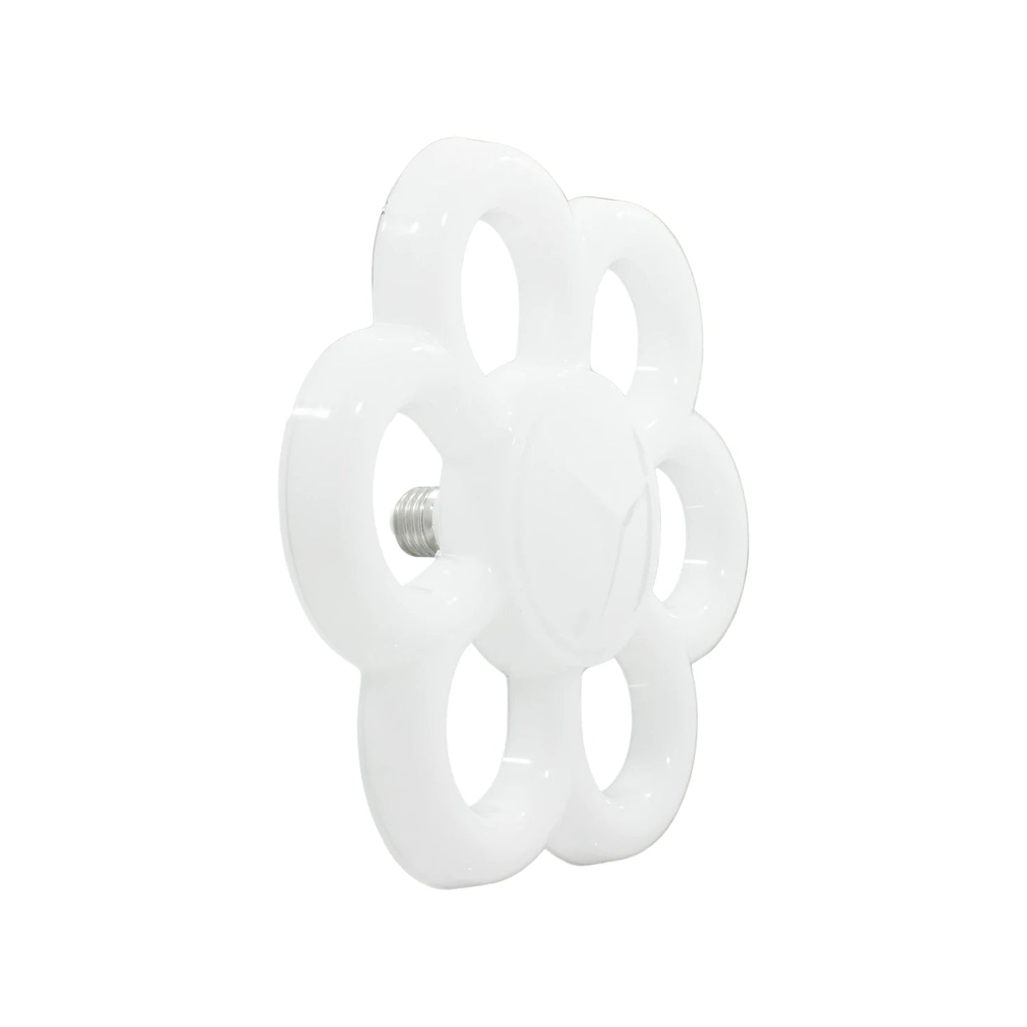 Lámpara LED blanca con diseño de flor de seis pétalos, base roscada metálica, para iluminación decorativa moderna.