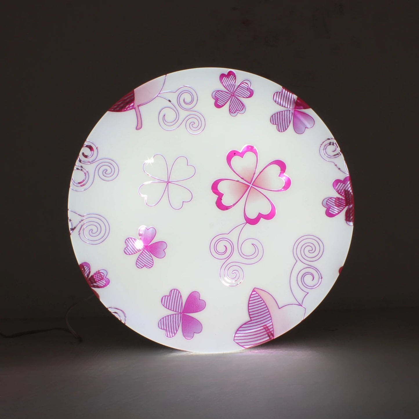 Lámpara de sobreponer redonda con diseño de corazones y tréboles rosas, ideal para iluminación decorativa