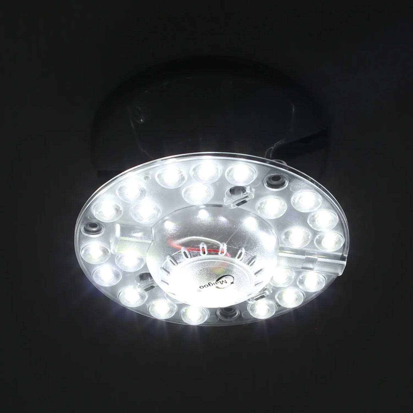 Lámpara LED circular Maigoo luz blanca brillante para sombrilla o techo diseño compacto y resistente.