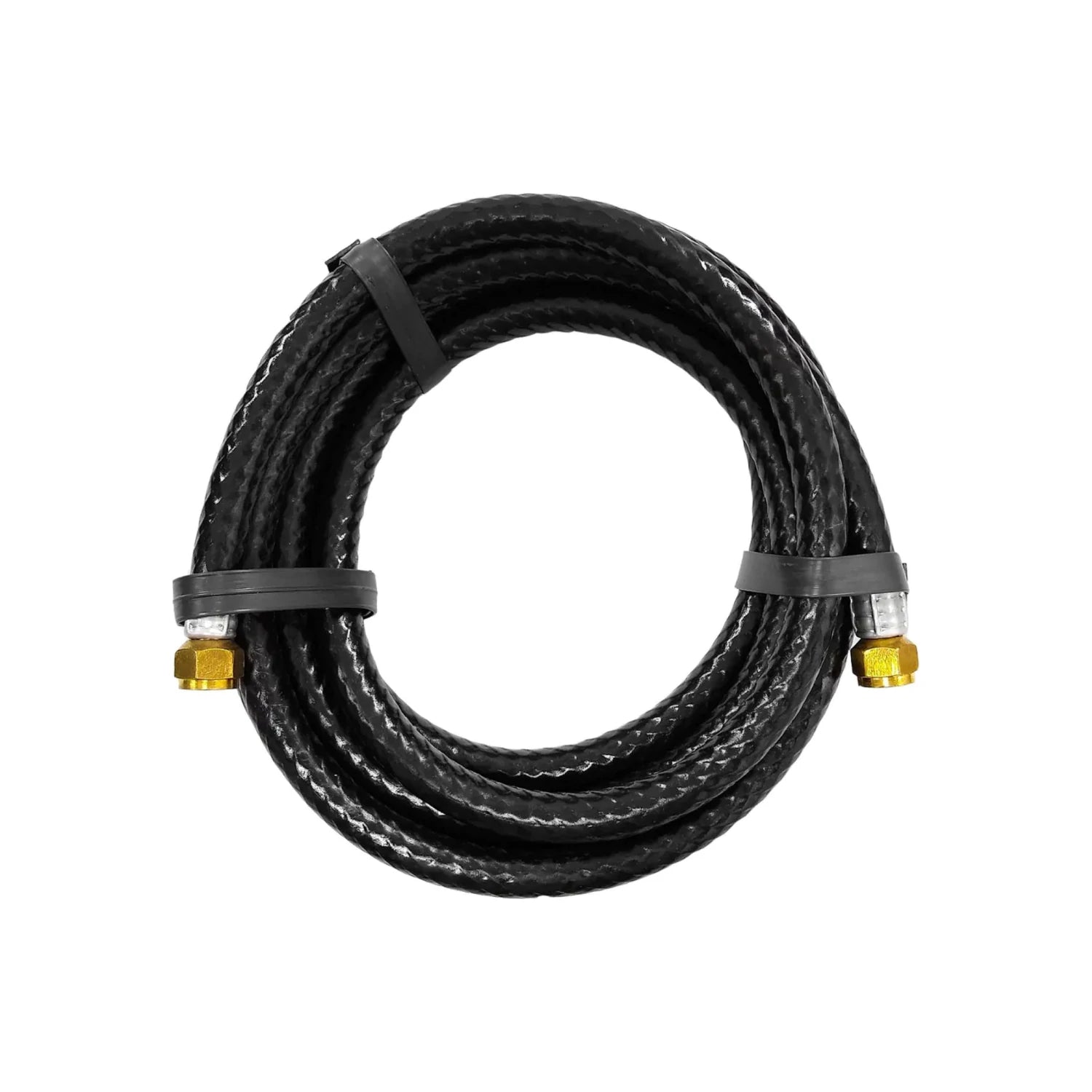 Manguera de gas flexible negra enrollada con conexiones de latón para instalaciones de gas LP.