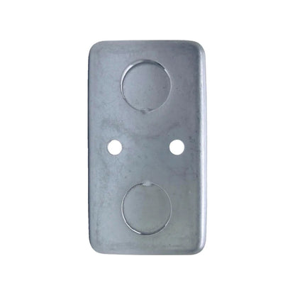 Chalupa eléctrica rectangular galvanizada con perforaciones para fijación y conexiones de 1/2 pulgada