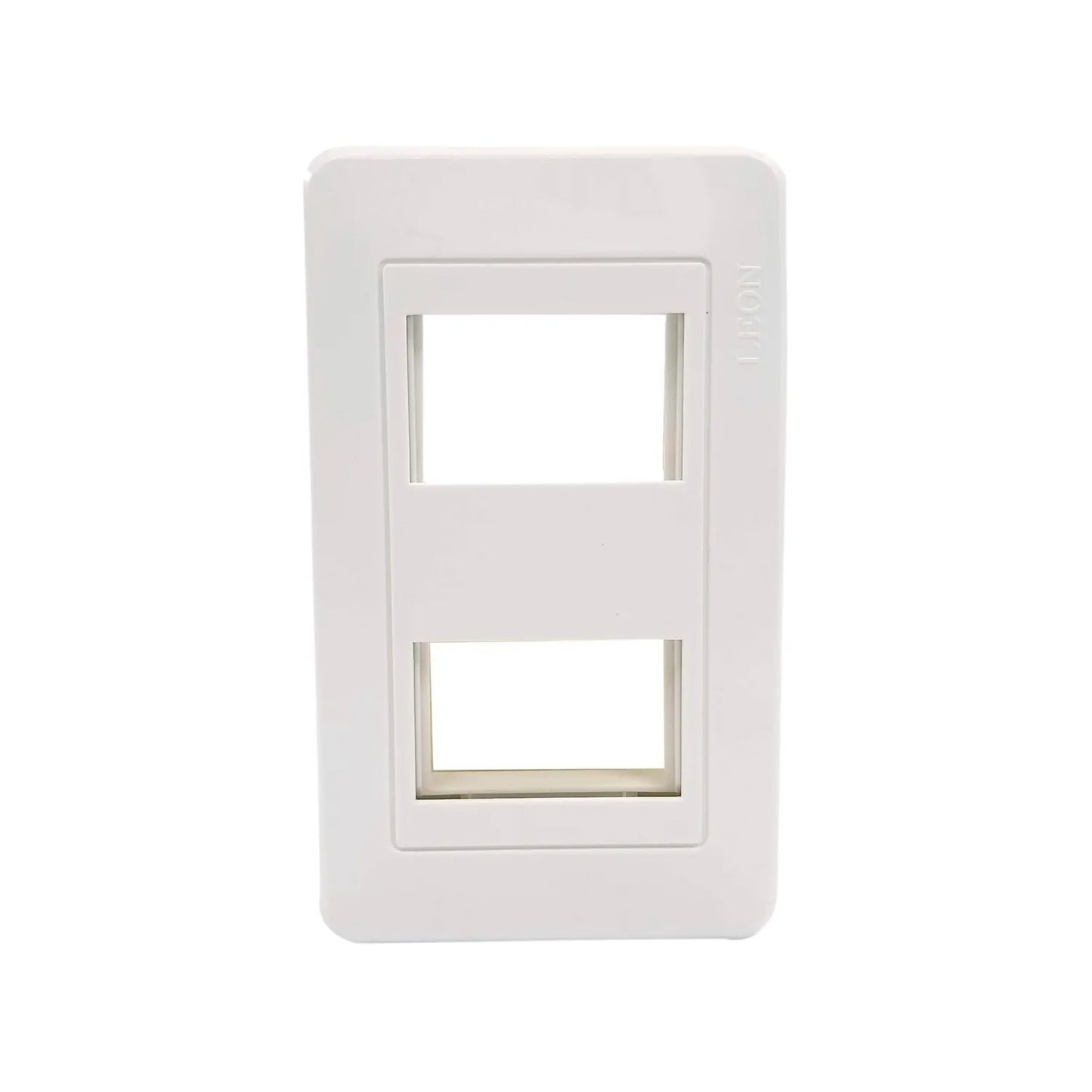 Fabricada de plástico ABS,Placa de 3 ventana acabado blanco.,Incluye tornillos.,Placa línea de lujo.