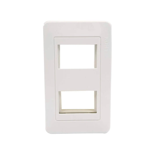 Fabricada de plástico ABS,Placa de 3 ventana acabado blanco.,Incluye tornillos.,Placa línea de lujo.