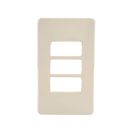 Fabricada de plástico ABS,Placa de 3 ventana acabado marfil.,Incluye tornillos.,Placa línea de lujo.