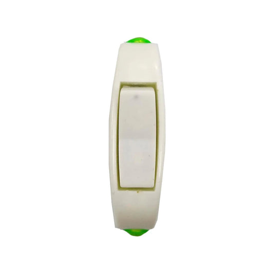 Apagador de paso blanco, interruptor rocker con detalles verdes para cable