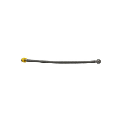 Latiguillo flexible de acero trenzado para inodoro con tuerca amarilla de apriete manual y terminal metálico.