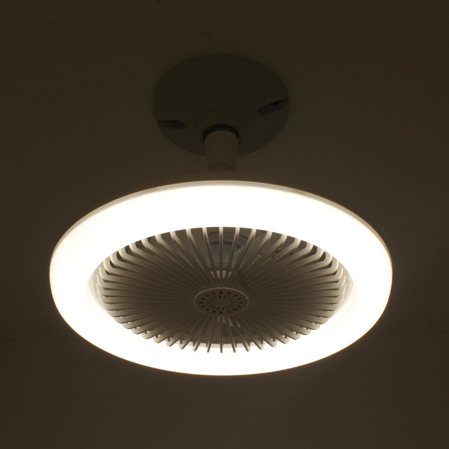 Ventilador de techo con lámpara LED integrada diseño moderno blanco