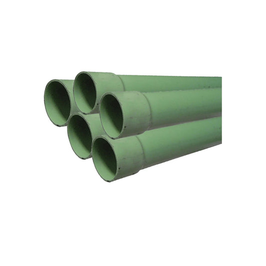 Tubos conduit PVC verdes 1/2 pulgada pesados apilados para instalación eléctrica
