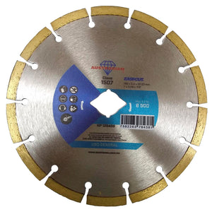 Disco de diamante rin segmentado.,Corte para materiales de construcción.,Diámetro: 7"(180 mm).,Eje: 7/8"(22.23 mm).,Espesor: 2.2 mm,Velocidad 8500 RPM,Uso no intensivo.,Ideal para concreto, mármol, granito o cantera.,No utilice para operaciones de desbaste.,Corte en seco.,Usar guantes y lentes de protección al momento de su uso. 