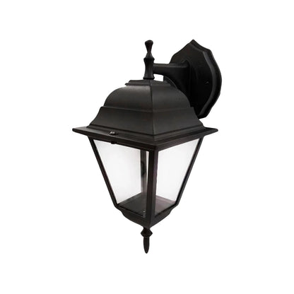 Farol de pared exterior negro, estilo clásico con paneles de vidrio, para iluminación de jardín, patio o fachada.