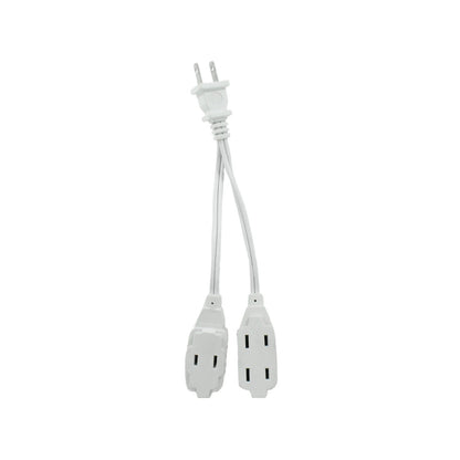 Extensión eléctrica tipo Y blanca con un enchufe macho y dos salidas hembra (una doble, otra triple).
