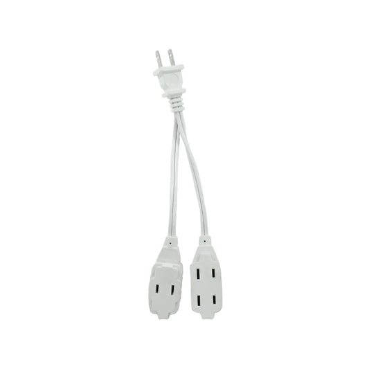 Extensión eléctrica tipo Y blanca con un enchufe macho y dos salidas hembra (una doble, otra triple).