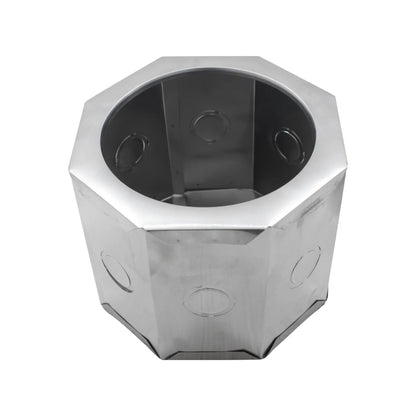 Caja de registro octogonal metálica profunda con orificios pre-troquelados para instalaciones eléctricas.