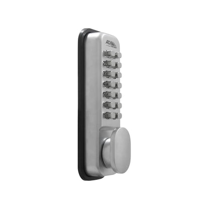 Cerradura mecánica Adir plateada con teclado numérico de botones y pomo circular para seguridad en puertas.