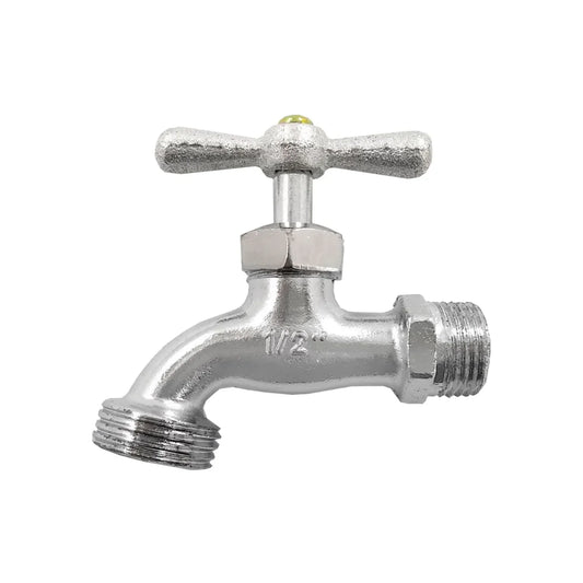 Fabricada en zamak.,Llave para jardín.,Acabado: Cromo.,Entrada 1/2",Salida 3/4"