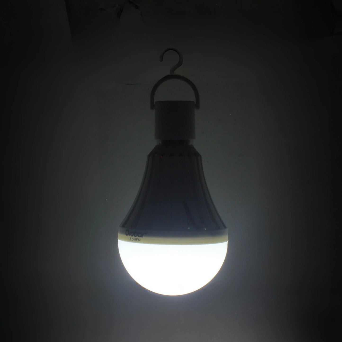 Lámpara bulbo LED recargable Orobar 9W de emergencia, luz blanca, con gancho para colgar