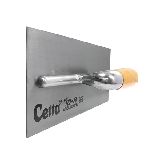 Llana lisa de albañil Celta 10-R con hoja de acero importado y mango de madera.