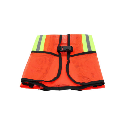 Chaleco de seguridad naranja de malla con franjas reflejantes amarillas y grises, broche central, plegado