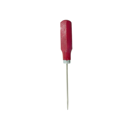 Punzón con mango rojo y punta de acero para marcar madera o metal en trabajos de bricolaje y carpintería.