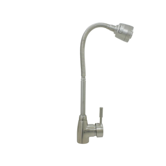 Cuerpo de metálico.,Cubierta metálica.,Acabado: Satín.,Cuello metálico.,Maneral de palanca.,Incluye mangueras (agua caliente y fria).