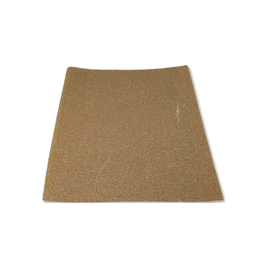 Elaborado en óxido de aluminio café.,Ideal para trabajo en madera (carpintería).,Reverso de papel kraft finlandés.,Para alisar superficies de madera.