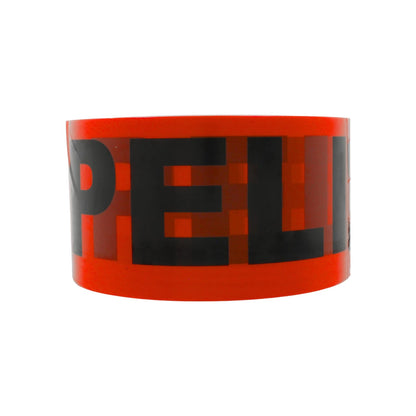 Cinta de barricada roja con texto 'PELIGRO' en negro, para señalización de seguridad en obras y zonas restringidas.