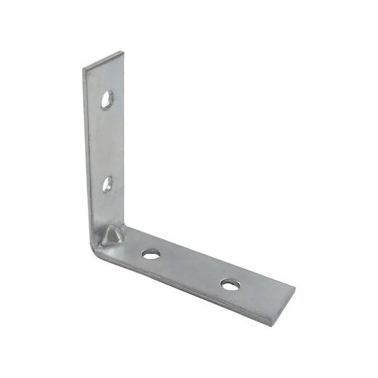 Fabricado en acero.,Esquinero de 50 mm acabado cromado.,Ideal para reforzar y sostener.,Ideal para soportar objetos pequeños y medianos.