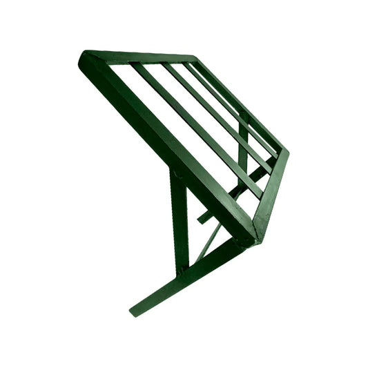 Fabricado en acero.,Base cuadrada.,Medida: 30 cm x 30 cm aproximadamente.