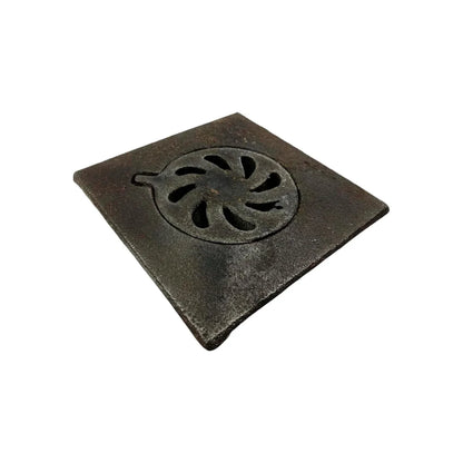 Coladera de fierro colado.,Tamaño: 15x15 cm,Obstruye el paso de basura u objetos de mayor tamaño.,Coladera universal.