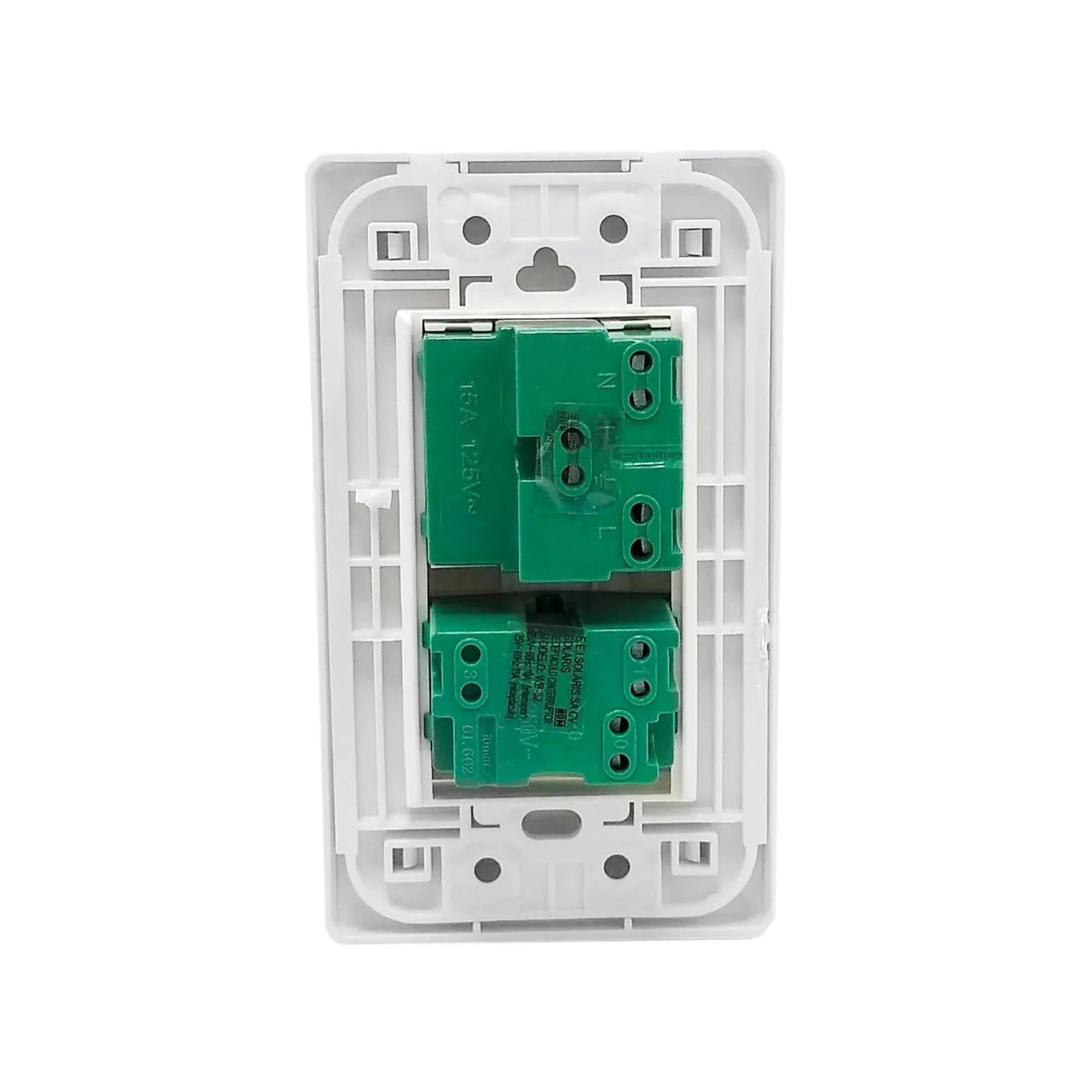 Placa eléctrica blanca con un apagador y un contacto polarizado 15A 125V, modelo WB-62, vista trasera de instalación