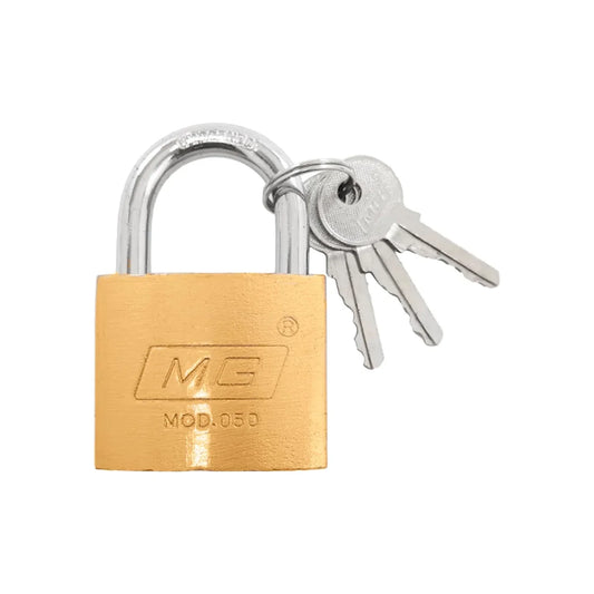 Candado de hierro latonado.,Cilindro de latón sólido.,3 llaves. niqueladas.,Modelo mg50
