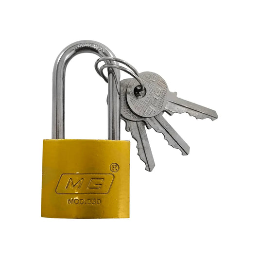 Candado de hierro latonado.,Cilindro de latón sólido.,3 llaves. niqueladas.,Modelo mg30gl