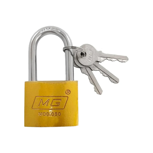 Candado de hierro latonado.,Cilindro de latón sólido.,3 llaves. niqueladas.,Modelo mg50gl