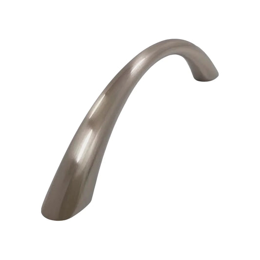 Acabado cromo mate.,Jaladera para mueble.,Largo total: 112 mm,Centro a centro: 96 mm