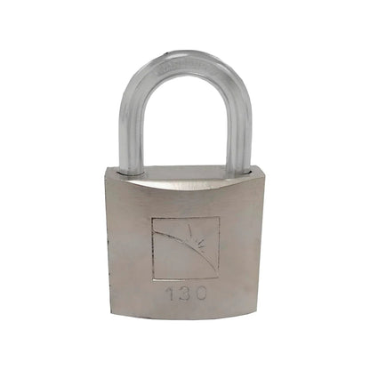 Candado de seguridad 30 mm, cuerpo metálico plateado, gancho corto endurecido, modelo 130.