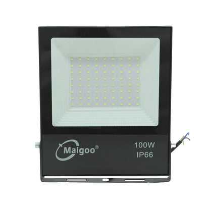 Foco LED reflector Maigoo negro 100W IP66 para exteriores, potente iluminación duradera.