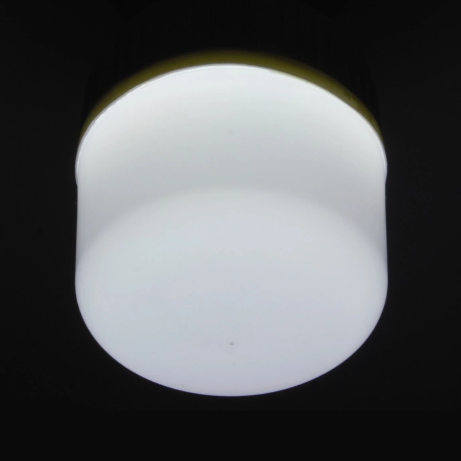 Foco LED 50W luz blanca fría de alto poder, forma domo con base amarilla