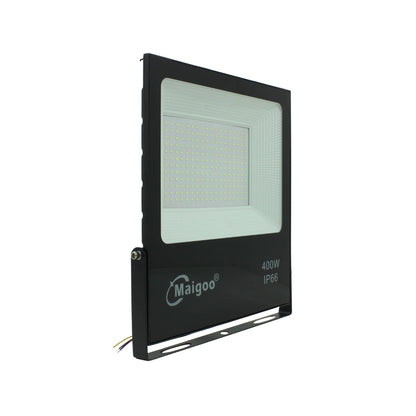 Reflector LED Maigoo negro 400W IP66 para iluminación exterior potente y resistente a la intemperie.