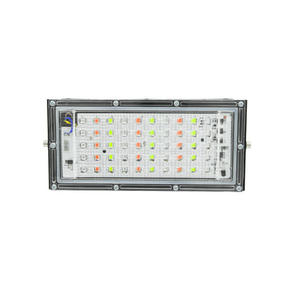 Reflector LED 50W RGB multicolor, lentes tipo lupa, carcasa metálica negra para iluminación exterior.