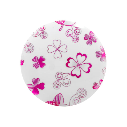 Disco decorativo blanco redondo con patrones metálicos rosas de tréboles de cuatro hojas, mariposas y espirales.