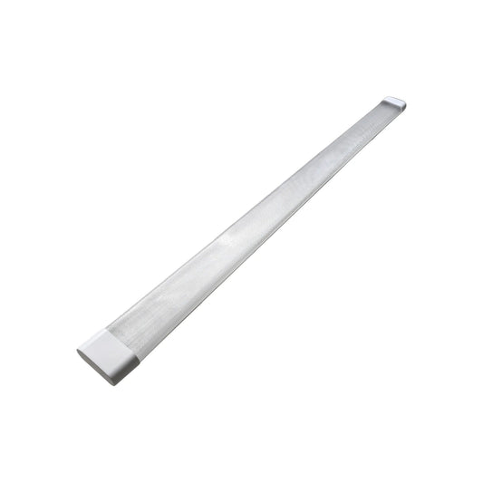 Lámpara LED lineal 120cm plateada con difusor blanco, ideal para iluminación de gabinete y zonas de trabajo.