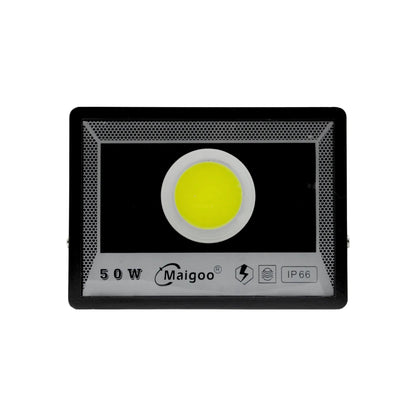 Reflector LED Maigoo negro 50W, luz COB amarilla, protección IP66 para uso exterior.