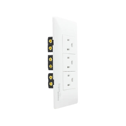 Placa de pared Super átomo blanca con 3 contactos eléctricos polarizados y terminales de conexión visibles