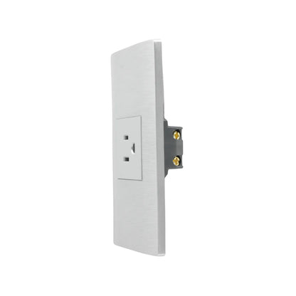 Placa de pared eléctrica con 1 contacto, acabado aluminio cepillado plateado, diseño moderno y minimalista.
