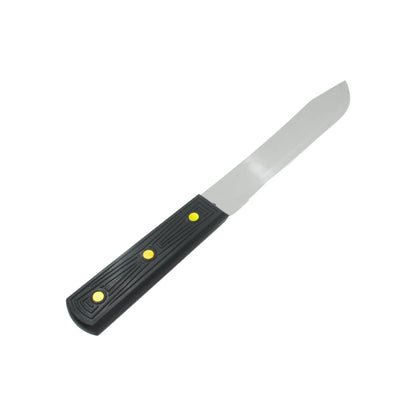 Cuchillo multiusos con hoja de acero inoxidable brillante, mango antideslizante negro de plástico y tres remaches amarillos.