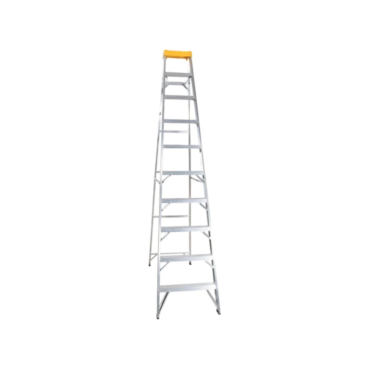Escalera de tijera de aluminio con 9 peldaños, 3.05m de altura y tope superior amarillo.