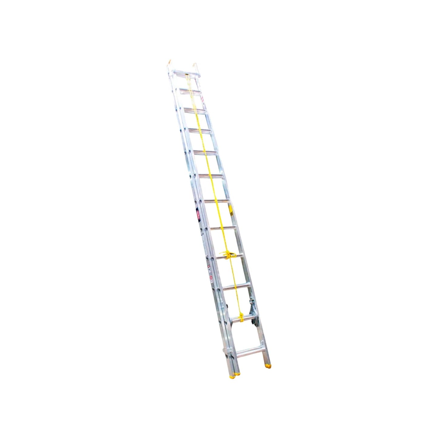 Escalera de extensión larga de aluminio plateado con mecanismo de cuerda amarilla, para trabajos en altura.