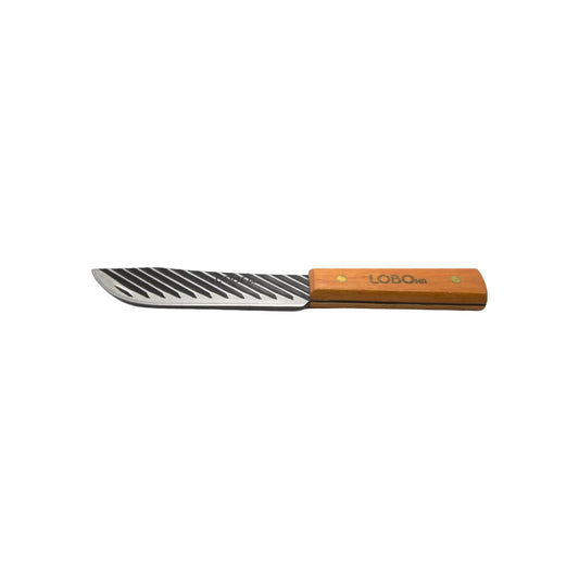 Hoja de acero al carbón.,Largo 6",Mango de madera.,Uso profesional.