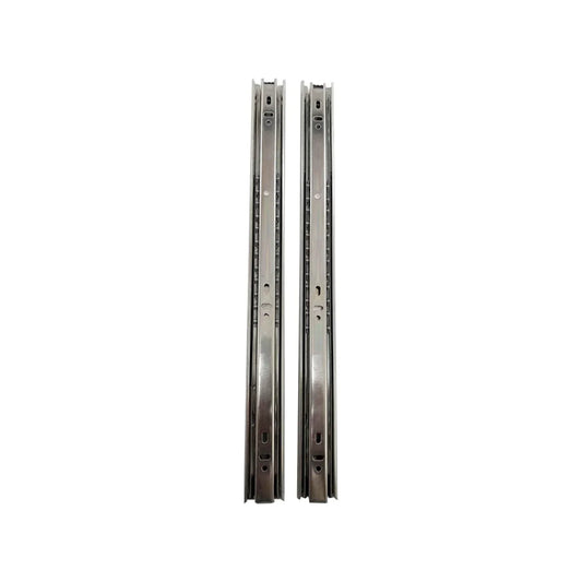Fabricada en acero.,Corredera de 550 mm acabado niquelado.,Corredera de extensión de 22",Corredera de extensión total delgada de 55 mm